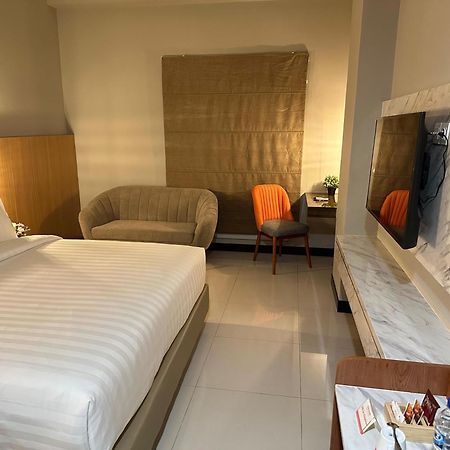D'Primahotel Jemursari Surabaya Exterior foto