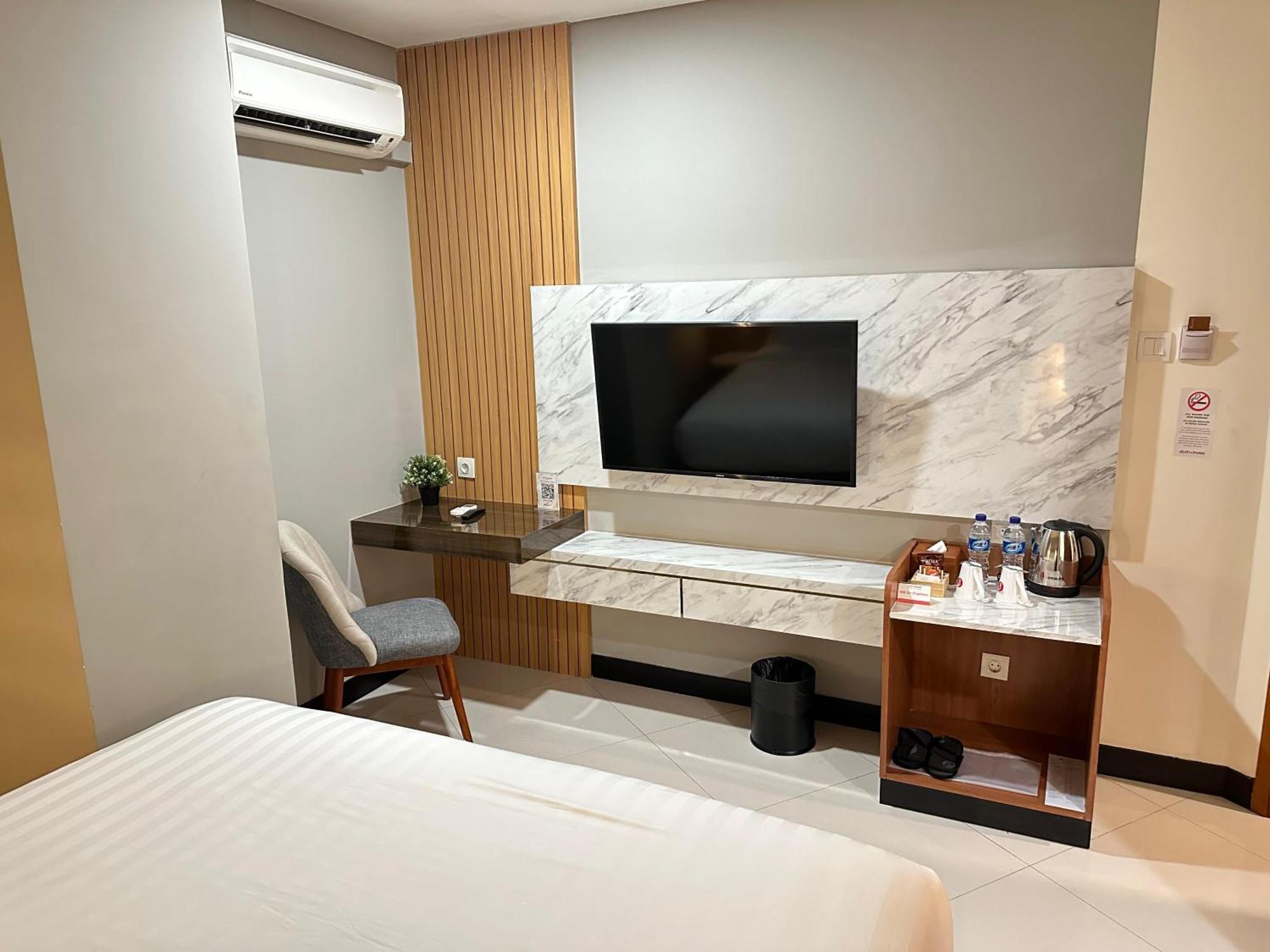 D'Primahotel Jemursari Surabaya Exterior foto