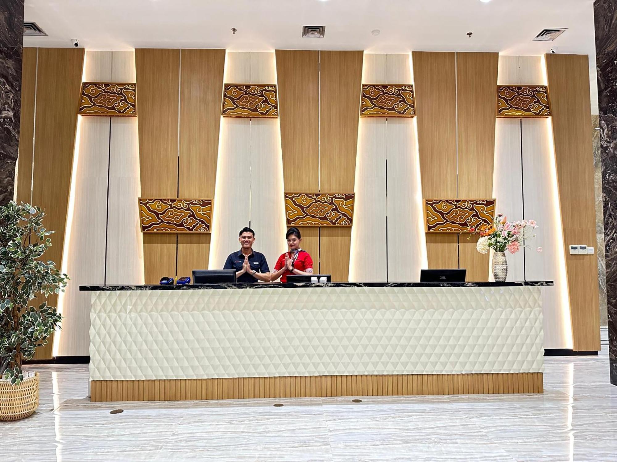 D'Primahotel Jemursari Surabaya Exterior foto