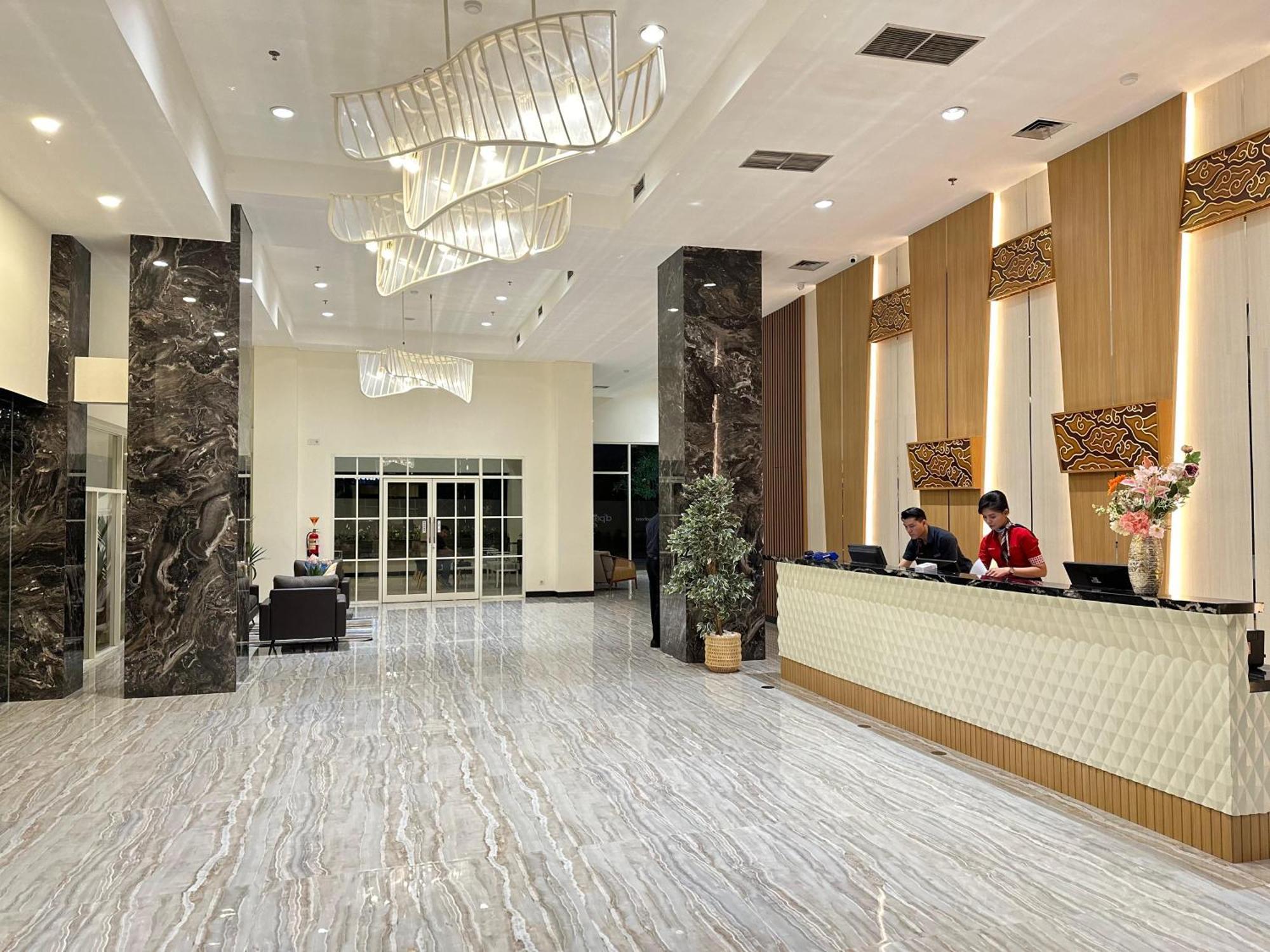 D'Primahotel Jemursari Surabaya Exterior foto